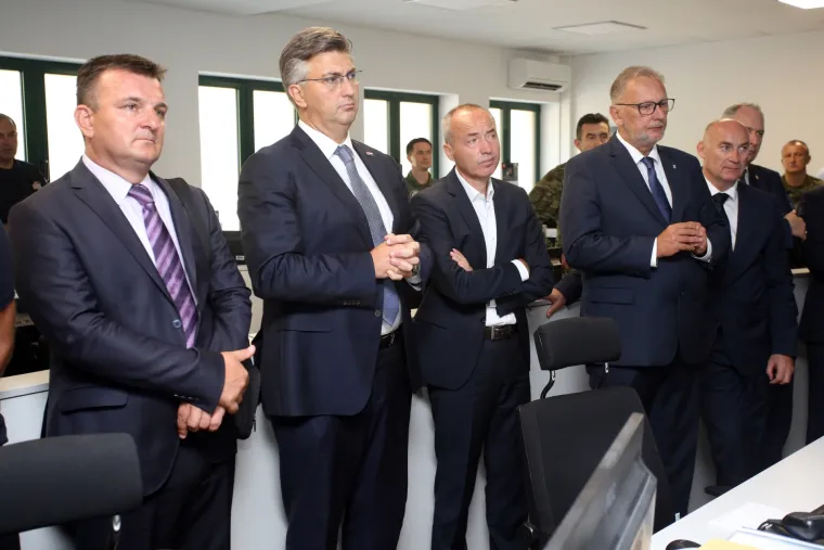 Plenković posjetio Centar za koordinaciju, vođenje i ga&scaron;enje požara na priobalju