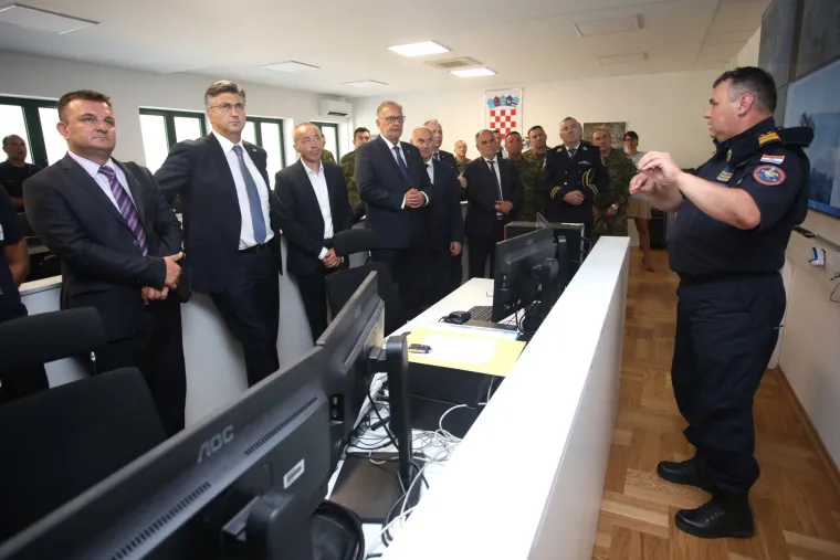 Plenković posjetio Centar za koordinaciju, vođenje i ga&scaron;enje požara na priobalju
