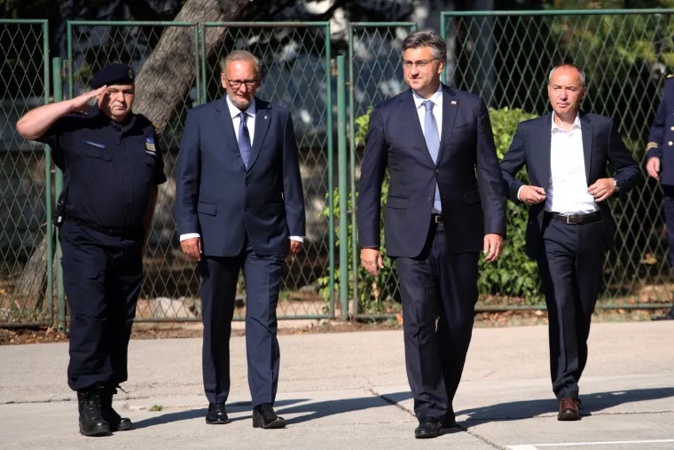 Plenković posjetio Centar za koordinaciju, vođenje i ga&scaron;enje požara na priobalju