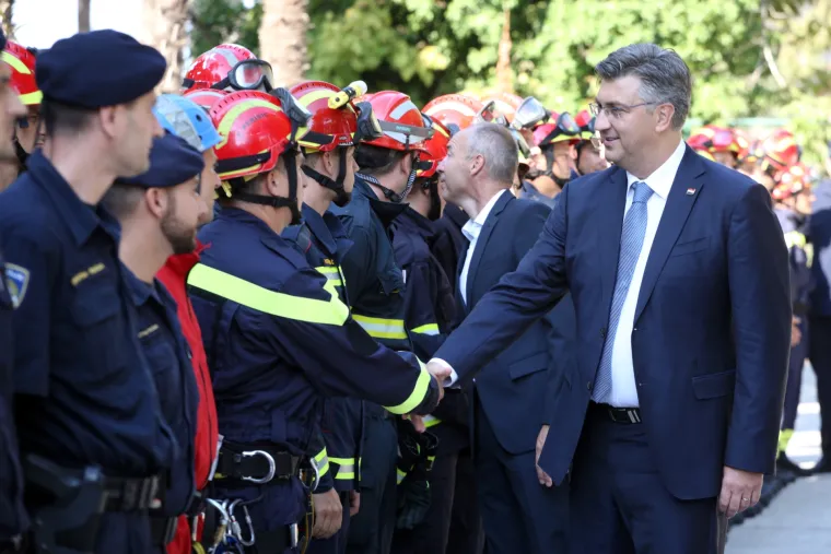 Plenković posjetio Centar za koordinaciju, vođenje i ga&scaron;enje požara na priobalju