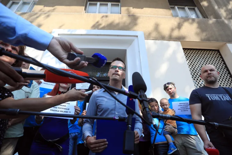 Članovi Slobodne Hrvatske održali prosvjed protiv ministra Kujundžića