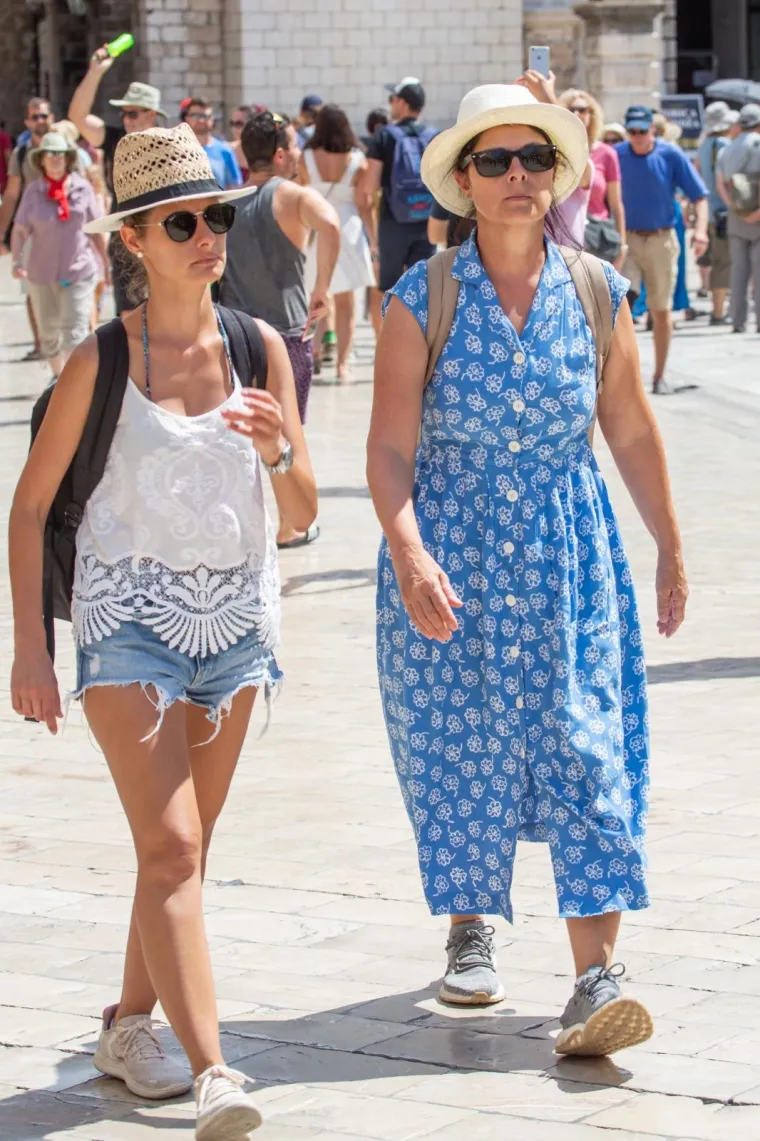 Top ili flop? Pogledajte modne kombinacije na uvijek atraktivnom Stradunu