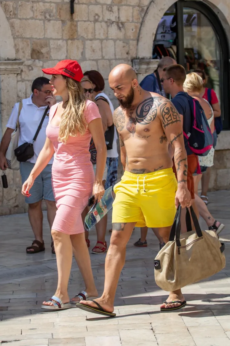 Top ili flop? Pogledajte modne kombinacije na uvijek atraktivnom Stradunu