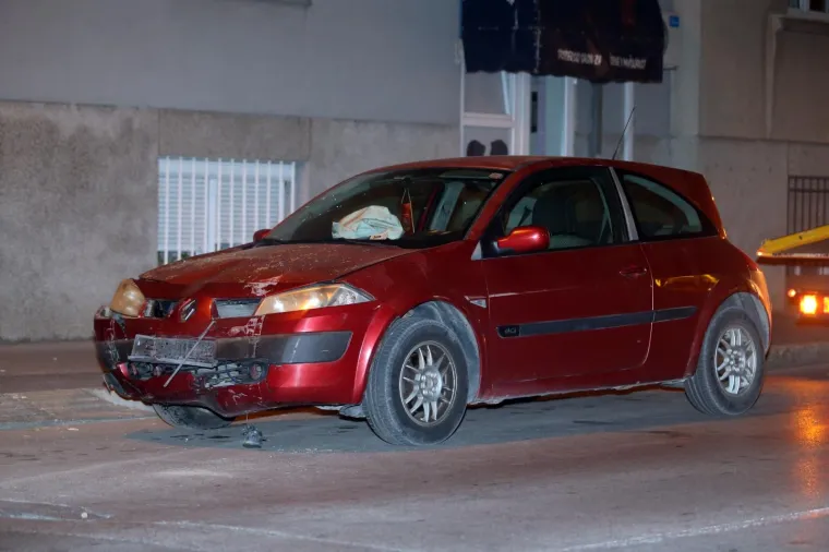 Automobilom se zaletio u terasu kafića u Krapinskoj ulici u Zagrebu