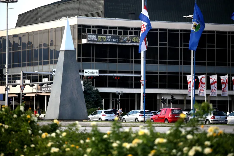 Postavljen spomenik u čast 900 godina od osnutka Zagrebačke biskupije