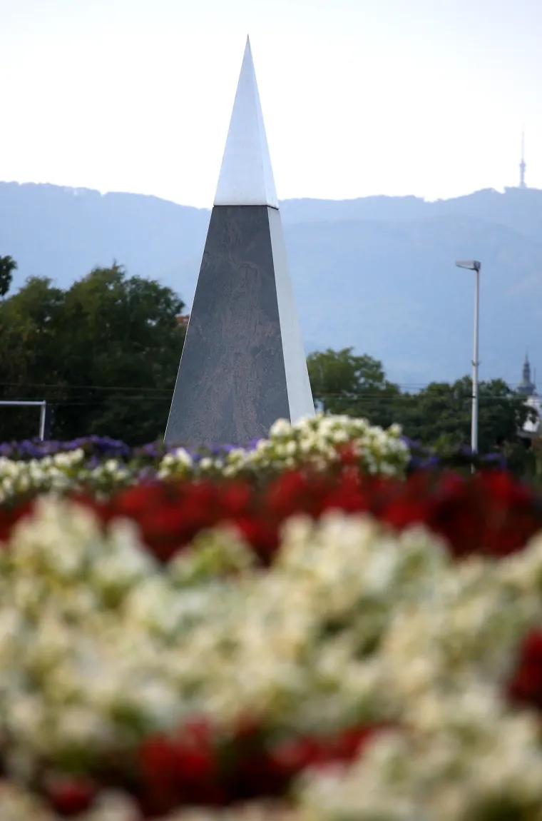 Postavljen spomenik u čast 900 godina od osnutka Zagrebačke biskupije