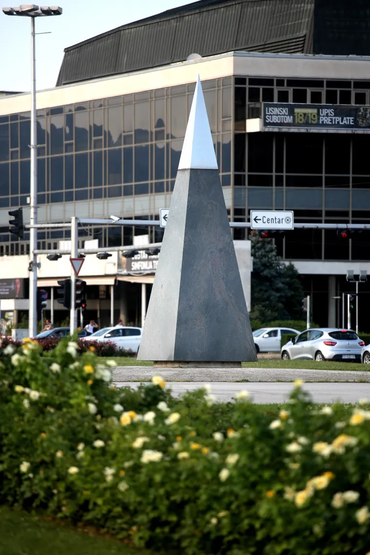 Postavljen spomenik u čast 900 godina od osnutka Zagrebačke biskupije