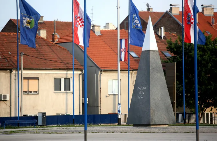Postavljen spomenik u čast 900 godina od osnutka Zagrebačke biskupije