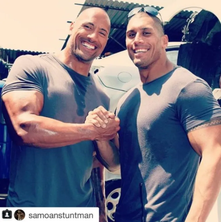 SLAVNI GLUMCI I NJIHOVI DVOJNICI U PARANORMALNOJ GALERIJI: Možete li pogoditi tko je original?