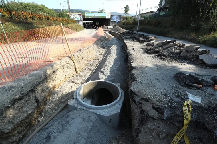 Radovi u Zagrebu: Postavljanje odvodnih cijevi za odvod oborinskih voda u &Scaron;korpikovoj