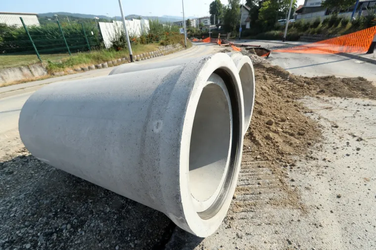 Radovi u Zagrebu: Postavljanje odvodnih cijevi za odvod oborinskih voda u &Scaron;korpikovoj