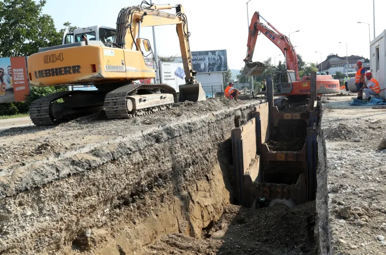 Radovi u Zagrebu: Postavljanje odvodnih cijevi za odvod oborinskih voda u &Scaron;korpikovoj
