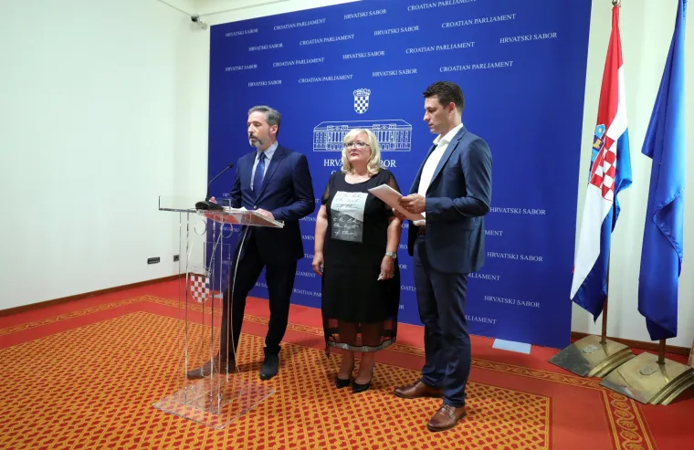 Mostovci iznijeli 52 razloga za smjenu Kujundžića