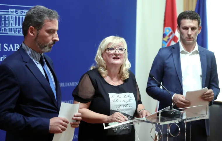 Mostovci iznijeli 52 razloga za smjenu Kujundžića