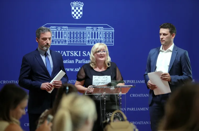 Mostovci iznijeli 52 razloga za smjenu Kujundžića