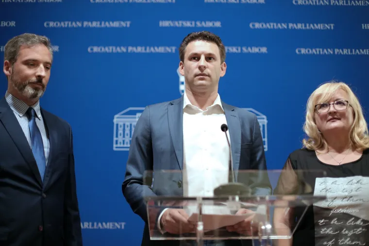 Mostovci iznijeli 52 razloga za smjenu Kujundžića