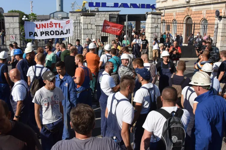 Radnici Uljanika iza&scaron;li na ulice i blokirali promet: 'Upravo, odlazi!'