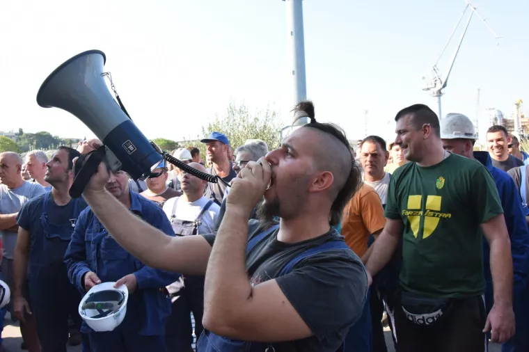 Radnici Uljanika iza&scaron;li na ulice i blokirali promet: 'Upravo, odlazi!'