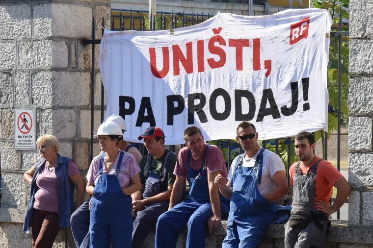 Radnici Uljanika iza&scaron;li na ulice i blokirali promet: 'Upravo, odlazi!'
