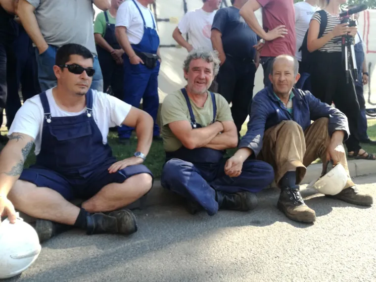 Radnici Uljanika iza&scaron;li na ulice i blokirali promet: 'Upravo, odlazi!'