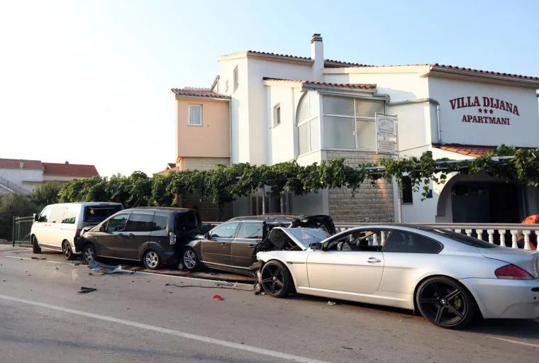 KR&Scaron; I LOM KOD VODICA: Zaletio se u četiri parkirana automobila i dvori&scaron;ni zid