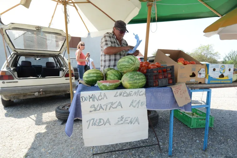 Neviđena kreativnost: Uz ovako odličnu reklamu, lubenice će se sigurno same prodati