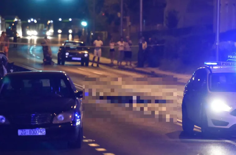 U sudaru četiri automobila u zagrebačkoj Ilici oko 21.10 kod broja 424 poginulo je dvoje ljudi a troje ih je ozlijeđeno, potvrdila je policija i dodala kako je promet tom cestom obustavljen