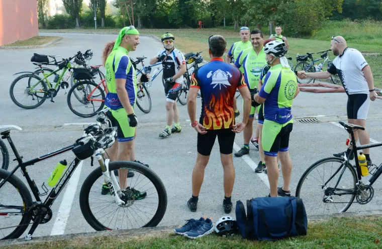 U SISKU STARTAO MARATON ZA VATROGASCE POGINULE NA KORNATIMA: Dugačak je 320 km, sudjeluju i biciklisti vatrogasci
