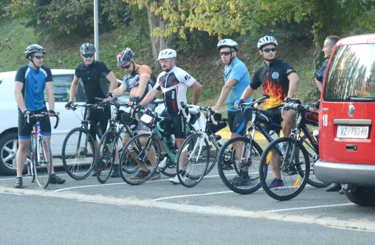 U Sisku je danas počeo biciklistički maraton u čast vatrogasca s Kornata dugačak 320 km. Biciklisticka udruga "Laudovi" organizirala je bicikllisticki maraton Sisak-Bihac-Vodice u povodom sjećanja na poginule kornatske vatrogasce. U dva dana rutu od 320km sisački će biciklisti odvesti s 20-ak biciklista-vatrogasaca iz nekoliko županija sjeverozapadne Hrvatske.