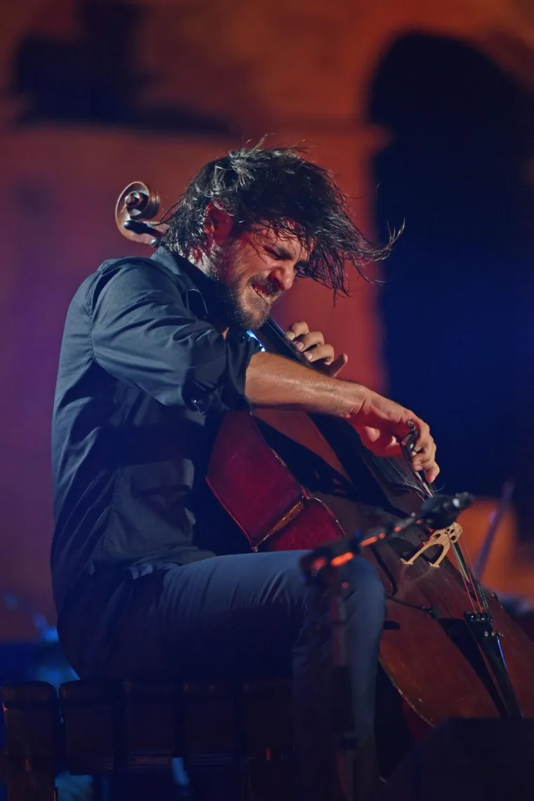 STJEPAN HAUSER S PRIJATELJIMA ODRŽAO KONCERT U RODNOM GRADU: Popularni čelist odao počast Oliveru