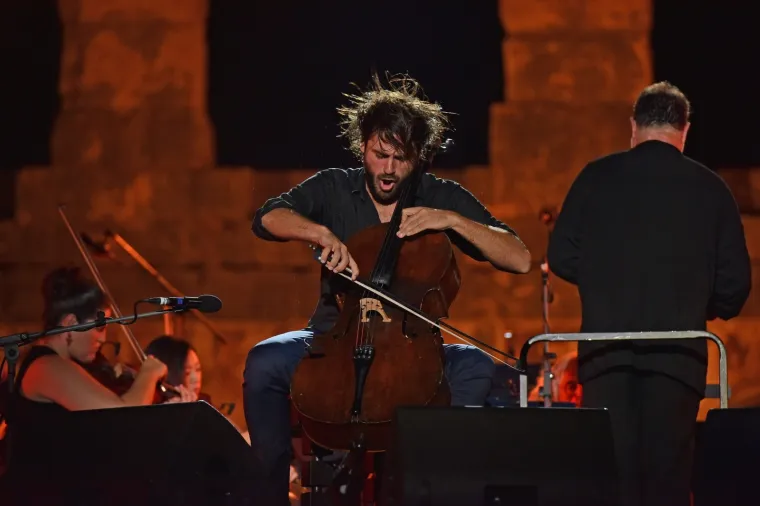 STJEPAN HAUSER S PRIJATELJIMA ODRŽAO KONCERT U RODNOM GRADU: Popularni čelist odao počast Oliveru