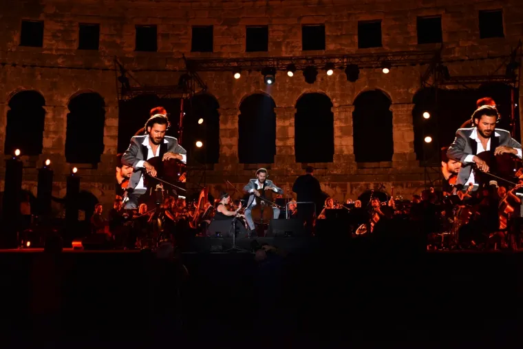 STJEPAN HAUSER S PRIJATELJIMA ODRŽAO KONCERT U RODNOM GRADU: Popularni čelist odao počast Oliveru