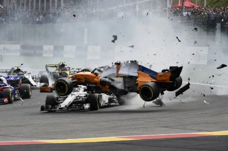 &Scaron;panjolska legenda formule 1 Fernando Alonso doživjela je u nedjelju sudar na startu Velike nagrade Belgije i tako okončala svoju karijeru, nakon &scaron;to je najavio da će mu ovo biti posljednja utrka u karijeri.