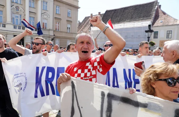 PROSVJED &Scaron;KVERANA ZA SVOJE PLAĆE: Na Markovom trgu traže ostavku Uprave