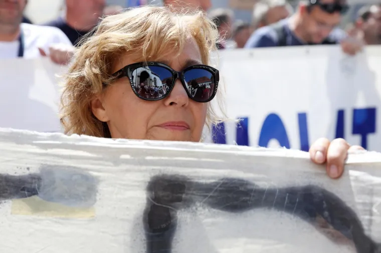 PROSVJED &Scaron;KVERANA ZA SVOJE PLAĆE: Na Markovom trgu traže ostavku Uprave