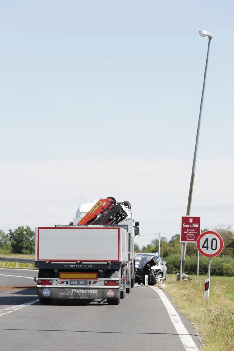 Kod Bobovice je u sudaru automobila i &scaron;lepera poginula jedna osoba