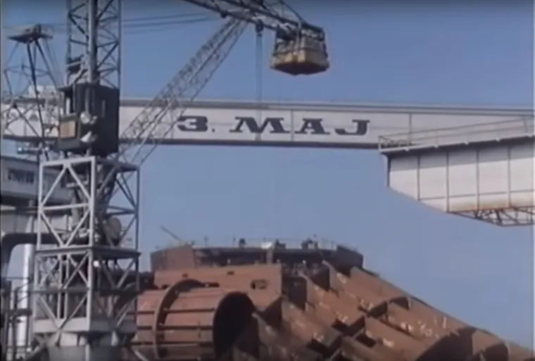 Kadrovi iz kratkog dokumentarnog filma 'Kako se gradi brod' Petra Trinajstića i Željka Lukovića iz 1983. prikazuje fascinantne kadrove nekada&scaron;njeg riječkog diva 3. Maj, brodogradili&scaron;ta koje je danas na koljenima