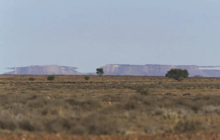 Fatamorgana je skup nekoliko različitih miraža i često stvara dojam dvostruke slike