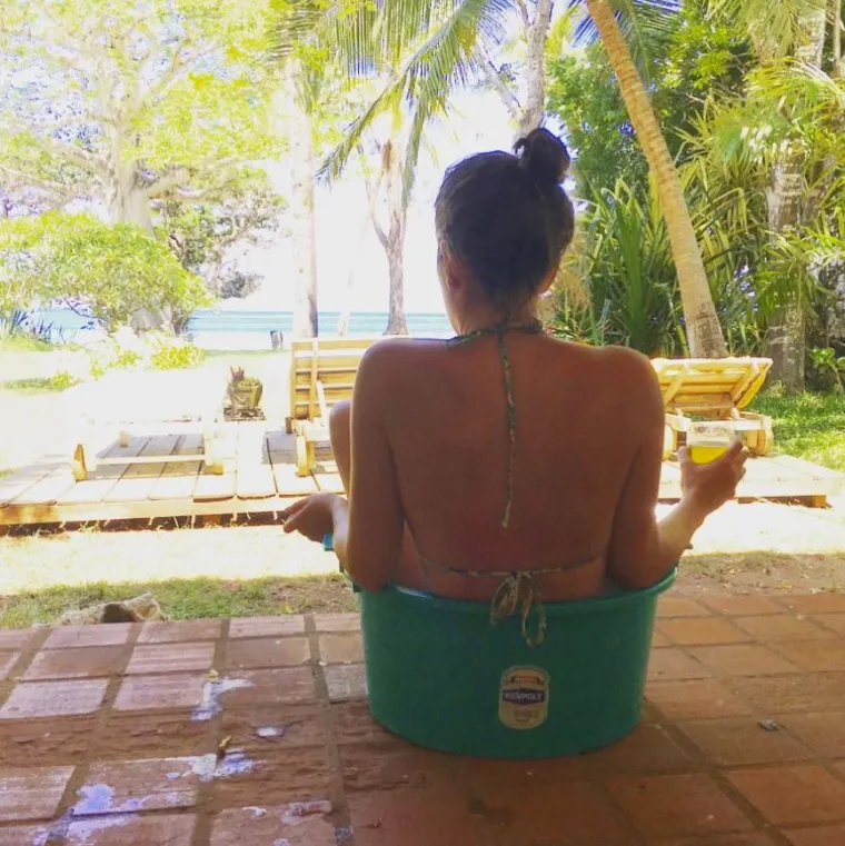 Sjela sam na morskog ježa i sada do daljnjega moram sjediti u toploj octenoj kupki