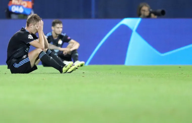 DINAMO PROPUSTIO PRILIKU ŽIVOTA: Dok su žuti nakon 98 minuta slavili, plavi su se samo mogli hvatati za glavu