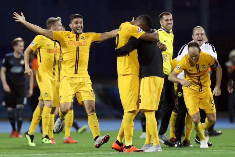 DINAMO PROPUSTIO PRILIKU ŽIVOTA: Dok su žuti nakon 98 minuta slavili, plavi su se samo mogli hvatati za glavu