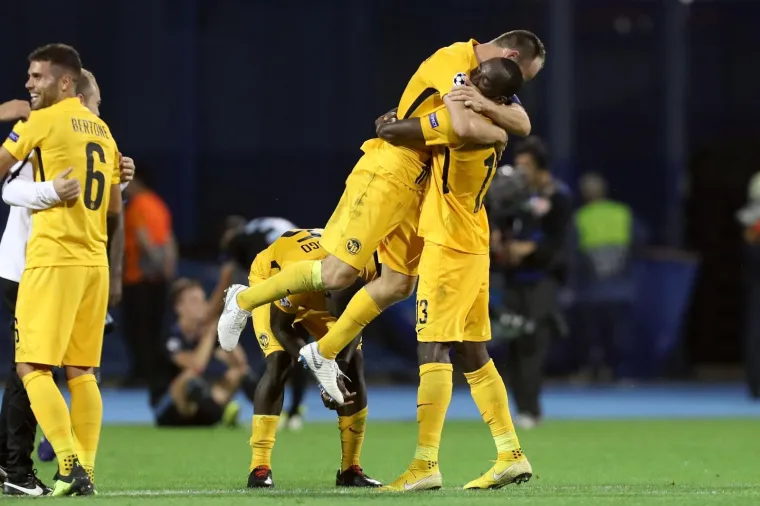 DINAMO PROPUSTIO PRILIKU ŽIVOTA: Dok su žuti nakon 98 minuta slavili, plavi su se samo mogli hvatati za glavu