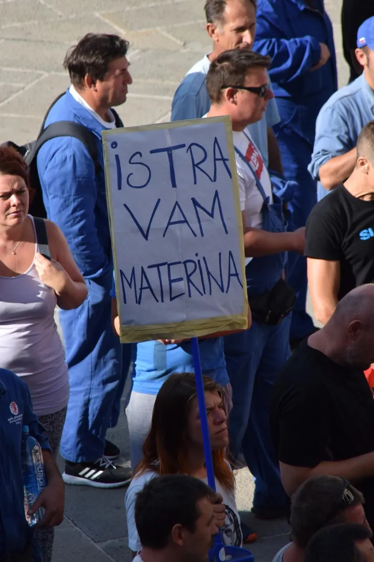 &Scaron;KVERANI NE ODUSTAJU: Radnici Uljanika i peti dan iza&scaron;li na gradske ulice