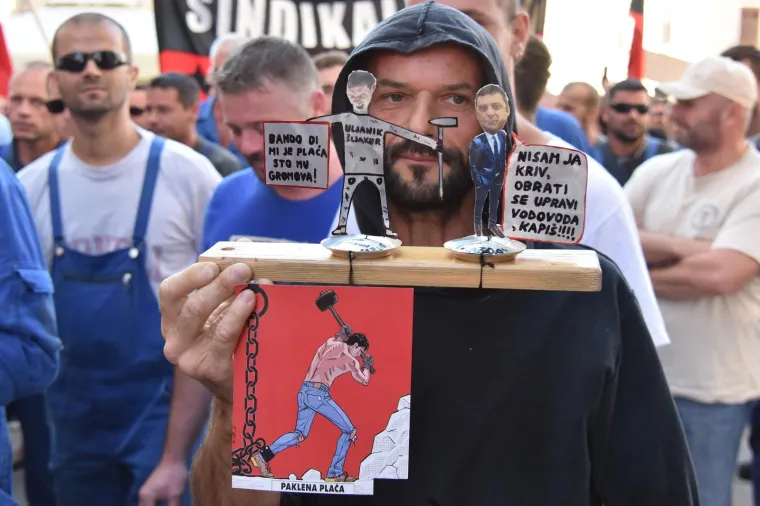 &Scaron;KVERANI NE ODUSTAJU: Radnici Uljanika i peti dan iza&scaron;li na gradske ulice