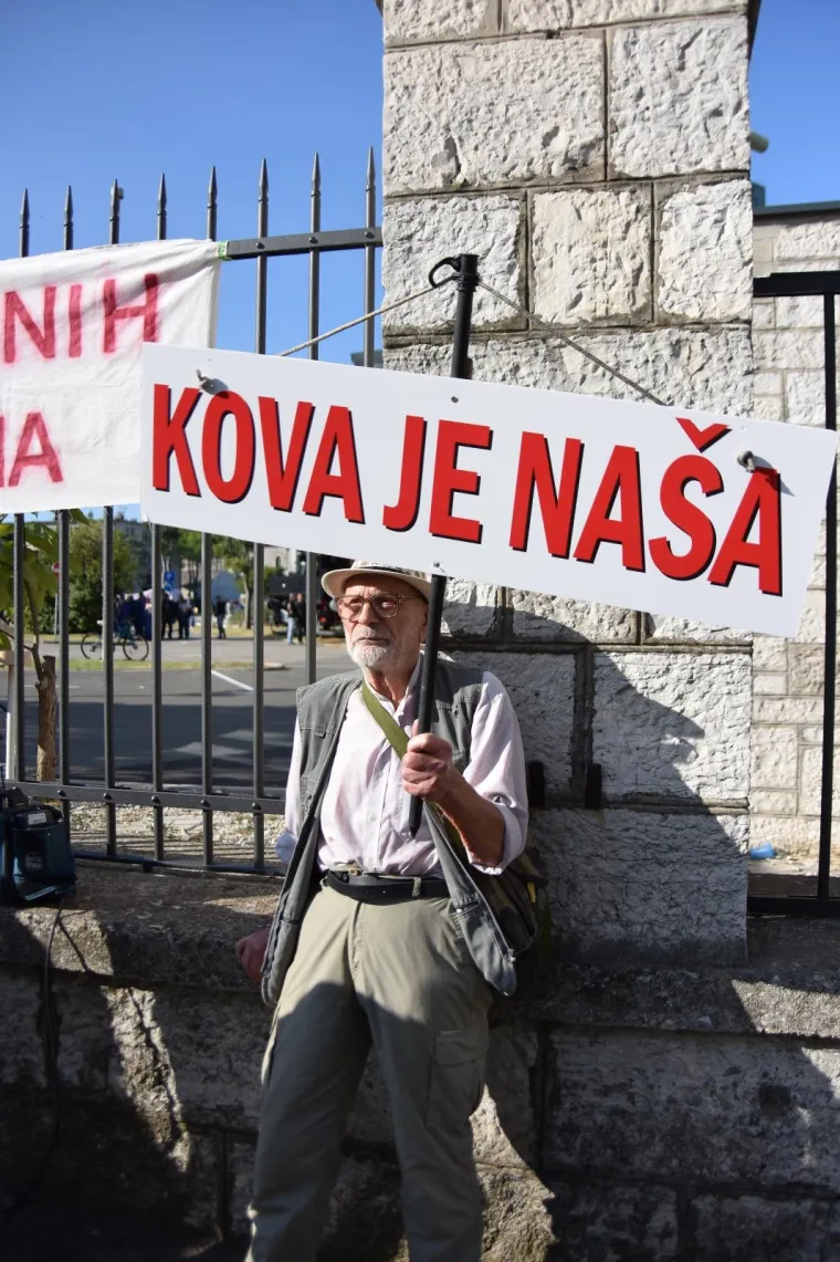 Peti je dan &scaron;trajka radnika Uljanika koji su i danas točno u 9 sati ujutro iz Uljanika krenuli prosvjedovati gradskim ulicama.