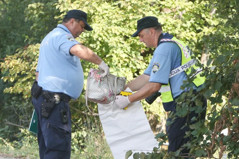 Te&scaron;ka nesreća kod Vukove Gorice: U slijetanju auta s ceste dvoje mrtvih, jedna osoba ozlijeđena