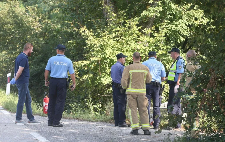 Te&scaron;ka nesreća kod Vukove Gorice: U slijetanju auta s ceste dvoje mrtvih, jedna osoba ozlijeđena