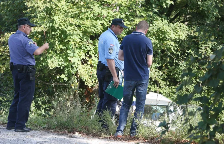 Te&scaron;ka nesreća kod Vukove Gorice: U slijetanju auta s ceste dvoje mrtvih, jedna osoba ozlijeđena
