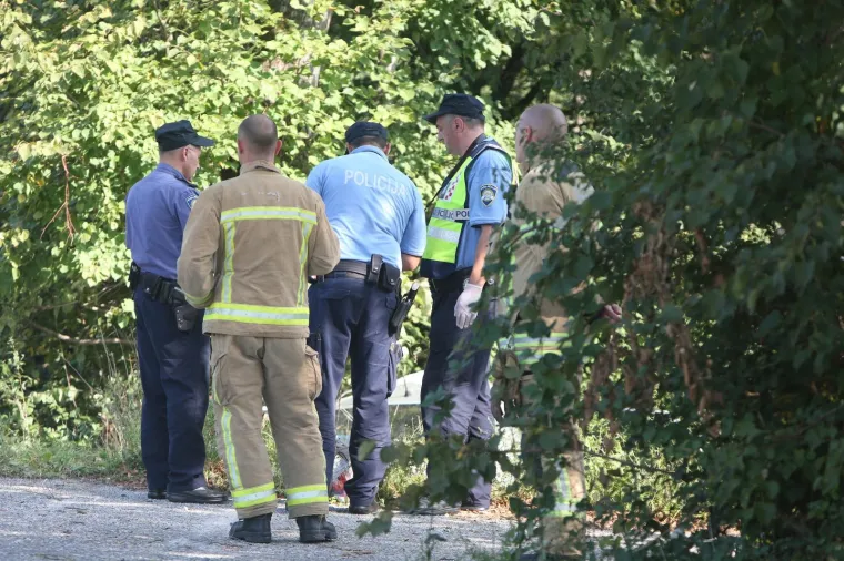 Te&scaron;ka nesreća kod Vukove Gorice: U slijetanju auta s ceste dvoje mrtvih, jedna osoba ozlijeđena