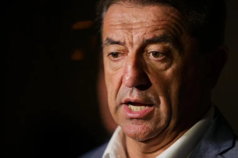 Četiri autobusa sa 200 HDZ-ovaca iz Gospića doslo je pred HDZ. Karlo Ressler i Darko Nekić napustili su prostorije HDZ-a te nisu održali sastanak sa ličkim HDZ-ovcima. Karlo Ressler i Darko Milinović dali su izjavu za medije.